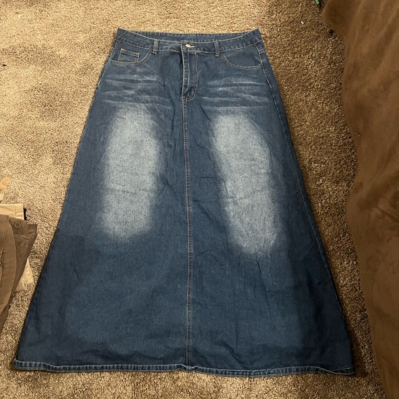 Blue long skirt - Picture 1 of 2